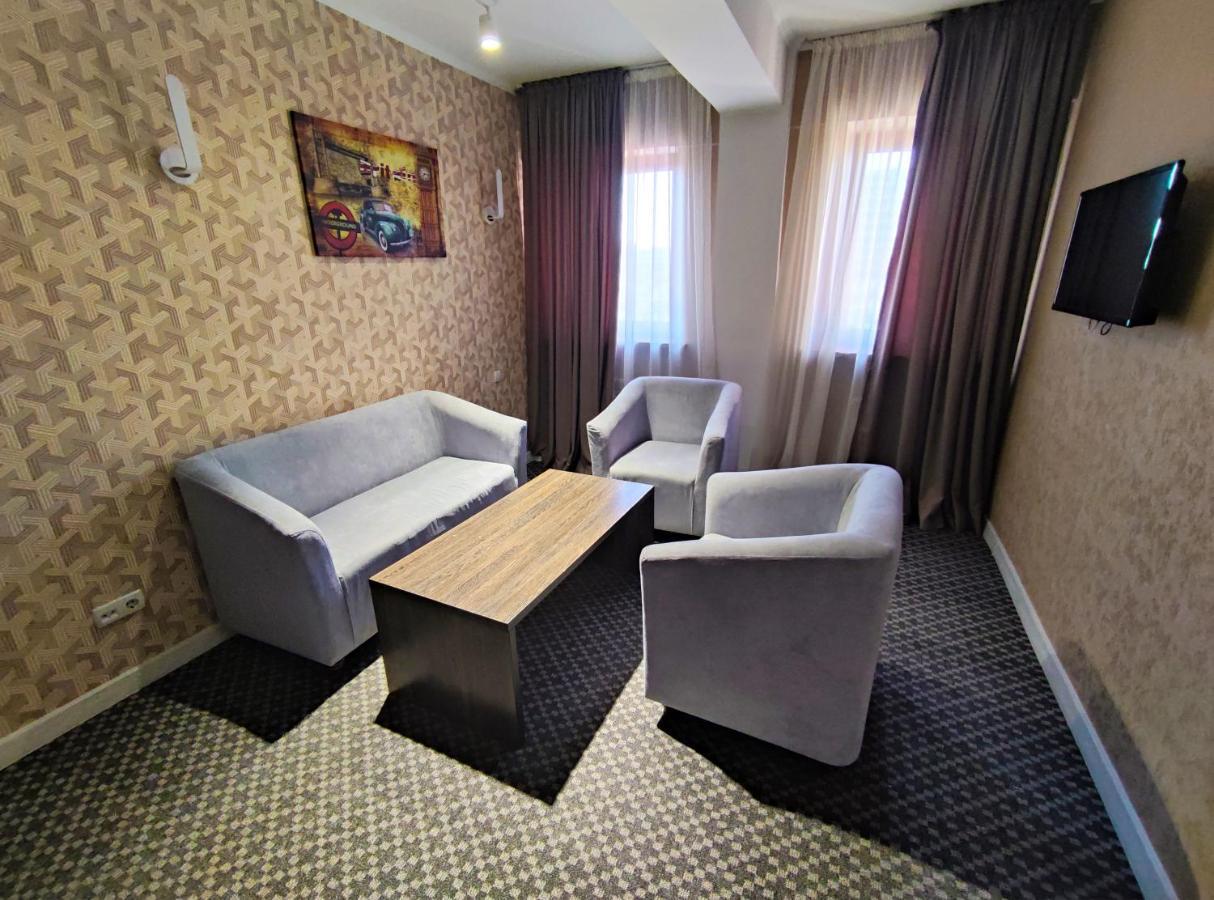 Golden Palace Hotel Almaty Exterior foto